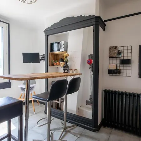 Mamie Jane Co-munity Konukevi