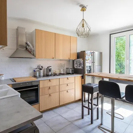 Mamie Jane Co-munity 3*