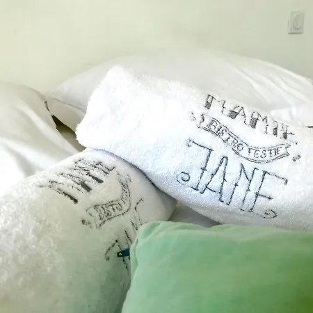 Mamie Jane Co-munity 3*