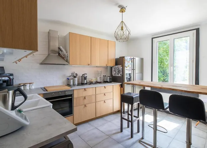 Mamie Jane Co-munity 3*